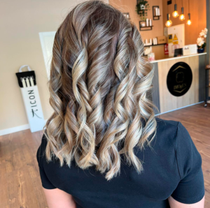 Mechas naturales realizadas por estilista experto